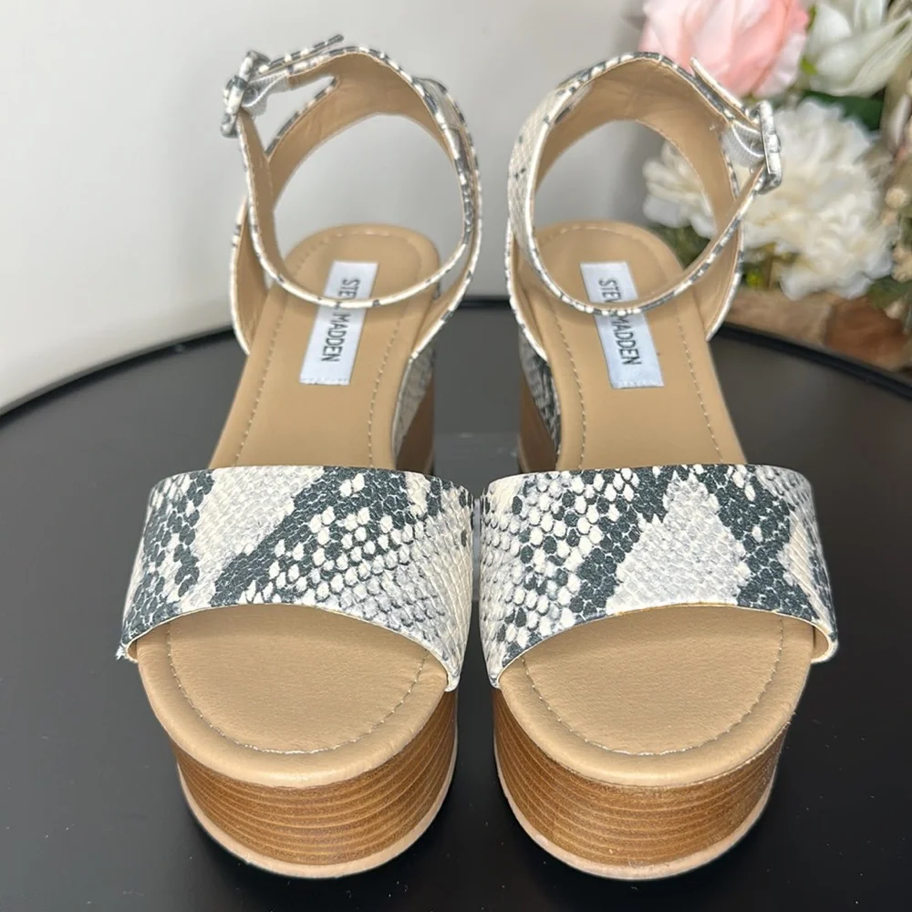 Steve Madden Zilya Sandal - Picture 4 of 8